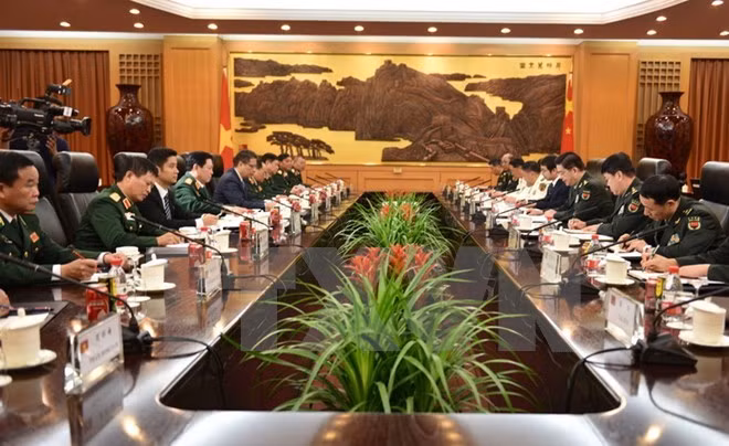 Acordaron Vietnam y China elevar eficiencia de cooperación en defensa ảnh 1
