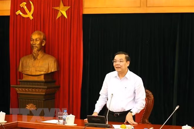 Ministro vietnamita de Ciencia y Tecnología recibe al presidente ejecutivo del Foro Económico Mundial ảnh 1 Ministro vietnamita de Ciencia y Tecnología recibe al presidente ejecutivo del Foro Económico Mundial ảnh 1