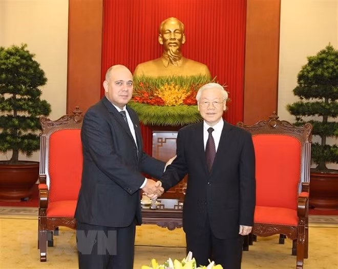 Vietnam hará todo lo posible para consolidar lazos con Cuba, afirma secretario general del Partido Comunista ảnh 1