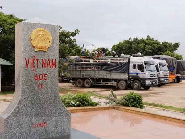 Vietnam y Laos impulsan cooperación comercial en áreas fronterizas ảnh 1