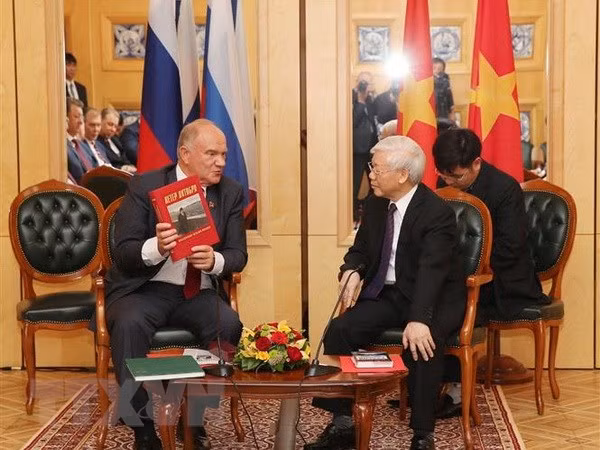 Prensa rusa destaca significado de la visita del máximo dirigente partidista de Vietnam ảnh 1