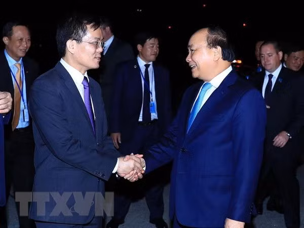 Premier de Vietnam llega a Hanoi tras concluir su participación en debate de ONU ảnh 1