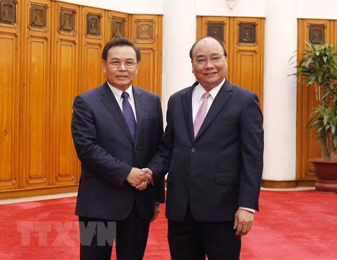Premier de Vietnam llama a intensificar divulgación sobre relaciones amistosas con Laos ảnh 1