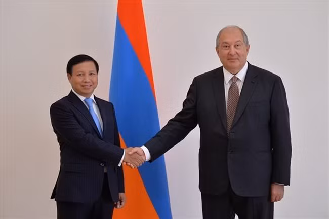 Presidente armenio aprecia las relaciones con Vietnam ảnh 1