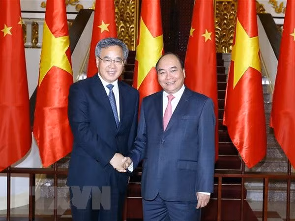 Premier vietnamita y subjefe del gobierno chino debaten medidas para agilizar lazos bilaterales ảnh 1