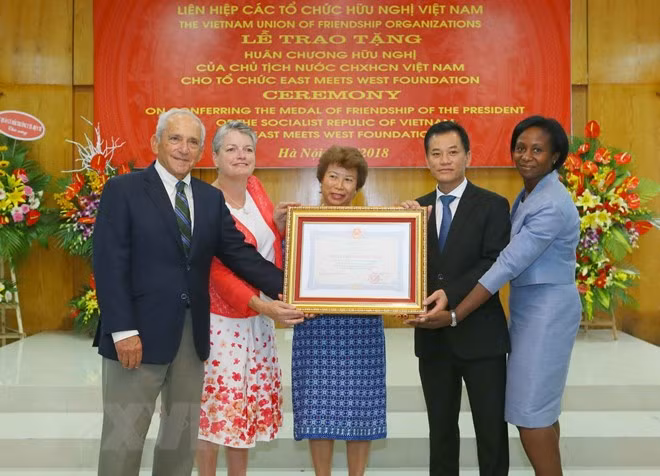 Vietnam honra a Fundación estadounidense por sus aportes a reducción de pobreza ảnh 1