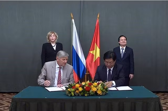 Universidades vietnamitas y rusas firman acuerdos de cooperación ảnh 1