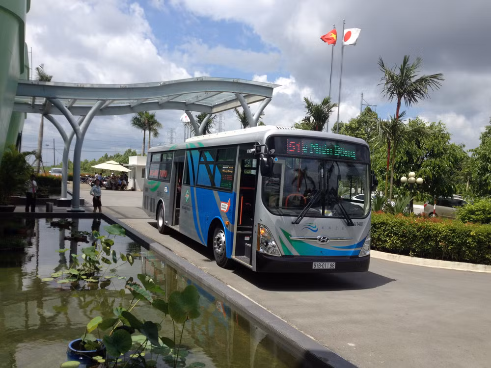 Modelo de bus ecológico gana favoritismo en provincia de Vietnam ảnh 1