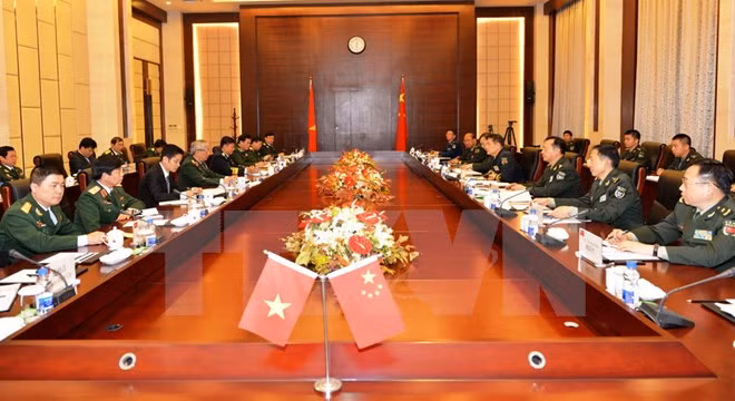 Vietnam y China realizan diálogo estratégico de defensa a nivel viceministerial ảnh 1