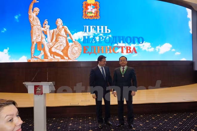 Embajador de Vietnam condecorado en Rusia ảnh 1