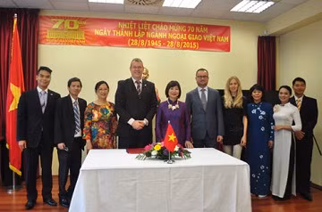 Embajada vietnamita y FTP Eslovaquia firman memorando de cooperación ảnh 1