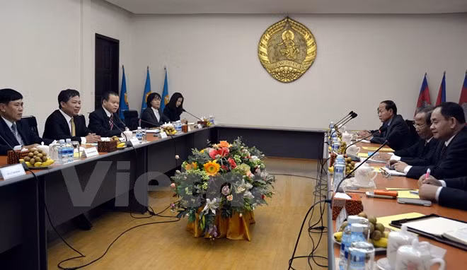 Afianzan Vietnam y Cambodia nexos partidistas ảnh 1