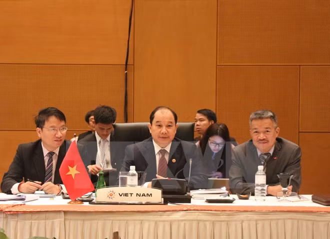 Activa participación de Vietnam en conferencias de ASEAN ảnh 1
