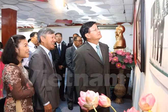  Exhibición en Vientiane sobre diplomacia vietnamita ảnh 1