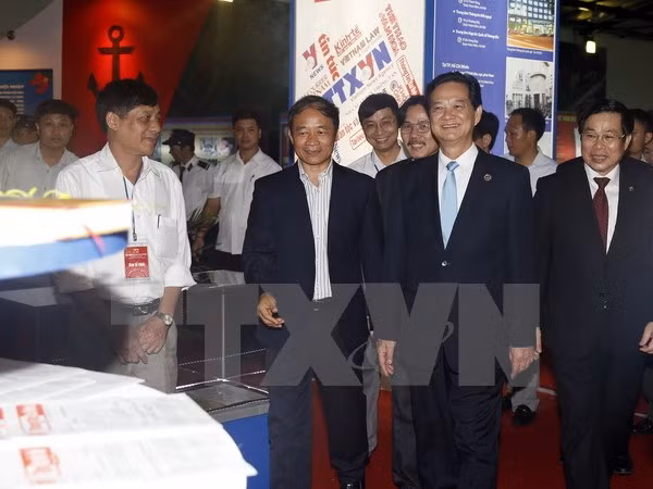  Exposición resalta logros socioeconómicos de 70 años de Vietnam ảnh 1