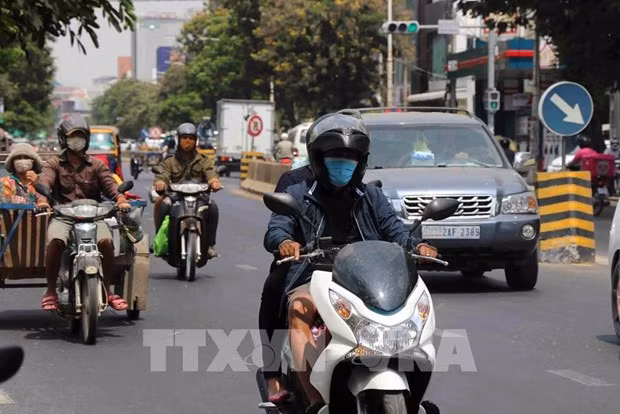 Camboya inicia conversaciones para aumentar el salario de trabajadores textiles para 2023 ảnh 1