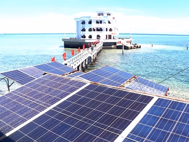 Energía limpia aporta suministro eléctrico estable al archipiélago de Truong Sa ảnh 1