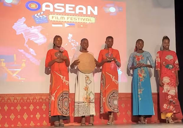 Conmemoran 55 aniversario de fundación de la ASEAN en Tanzania ảnh 1