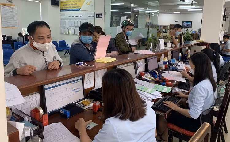 Avanza Vietnam en pago de paquete de apoyo a empleados afectados por COVID-19 ảnh 2