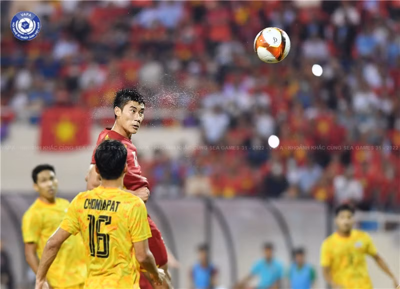 Entregan premios para destacadas obras fotográficas sobre SEA Games 31 ảnh 2