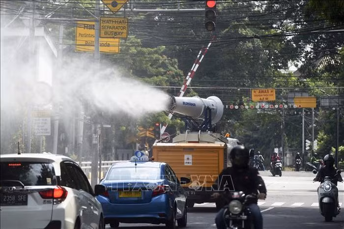 Indonesia descarta posibilidad de levantar restricciones contra COVID-19 ảnh 1