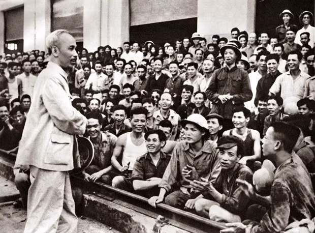 Alaban vida y trayectoria revolucionaria del Presidente Ho Chi Minh ảnh 1