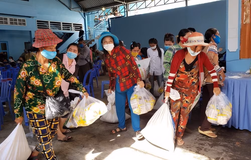 Amplían apoyo a vietnamitas residentes en Camboya ante impactos del COVID-19 ảnh 1