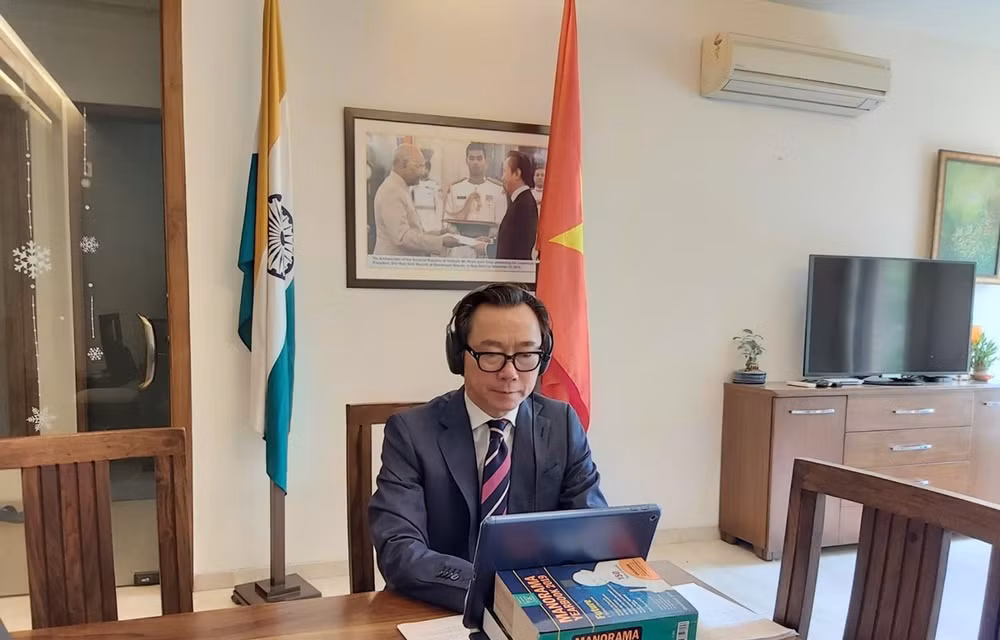 Comparten experiencias de Vietnam en garantizar estabilidad ante impactos del COVID-19 ảnh 1