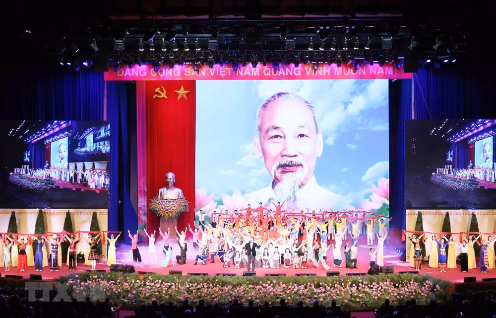 Celebra Vietnam acto solemne por 130 aniversario del natalicio del Presidente Ho Chi Minh ảnh 1