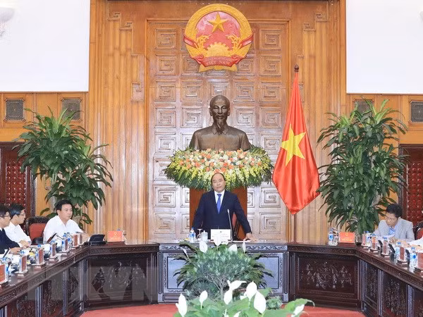 Premier vietnamita y sus asesores debaten medidas destinadas a impulsar el desarrollo económico ảnh 1 Premier vietnamita y sus asesores debaten medidas destinadas a impulsar el desarrollo económico ảnh 1