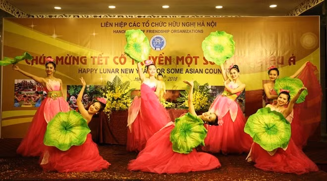 Diplomáticos en Hanoi saludan a fiestas tradicionales de Año Nuevo en varios países asiáticos ảnh 1 Diplomáticos en Hanoi saludan a fiestas tradicionales de Año Nuevo en varios países asiáticos ảnh 1