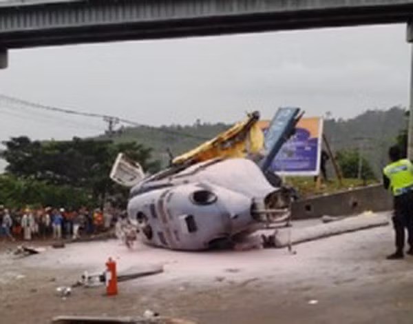  Accidente de helicóptero deja un muerto y nueve heridos en Indonesia ảnh 1