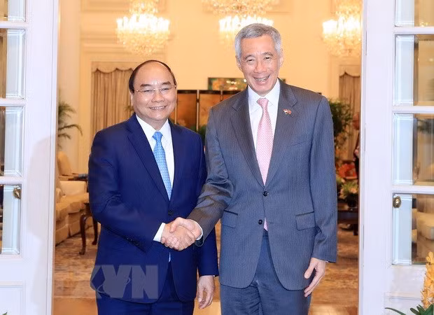 Premieres de Vietnam y Singapur acuerdan elevar nexos bilaterales a nueva altura ảnh 1