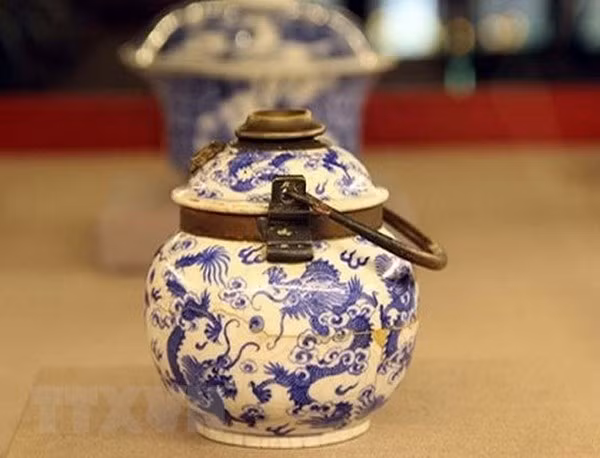 Exhiben en Thua Thien Hue objetos arqueológicos de porcelana feudales ảnh 1