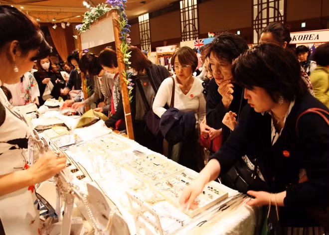 Vietnam asiste a Feria caritativa de Asociación de Mujeres de Asia-Pacífico ảnh 1
