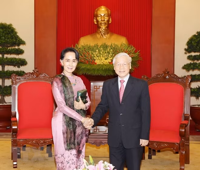 Máximo dirigente partidista de Vietnam dialoga con consejera de Estado de Myanmar ảnh 1
