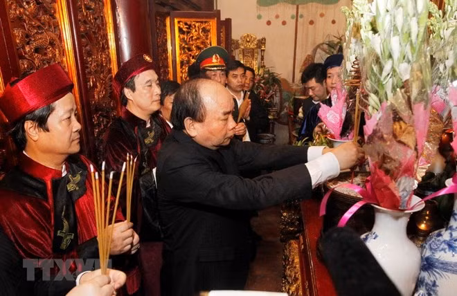 Ofrendan inciensos en honor a los reyes Hung ảnh 1