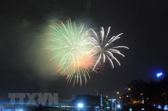 Fuegos artificiales iluminarán Ciudad Ho Chi Minh en Días de Reunificación y Trabajo ảnh 1