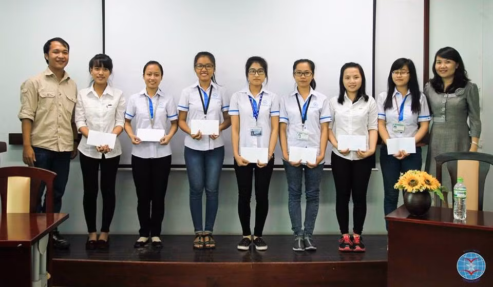 En Singapur gala de recaudación de fondos para estudiantes vietnamitas desfavorecidos ảnh 1