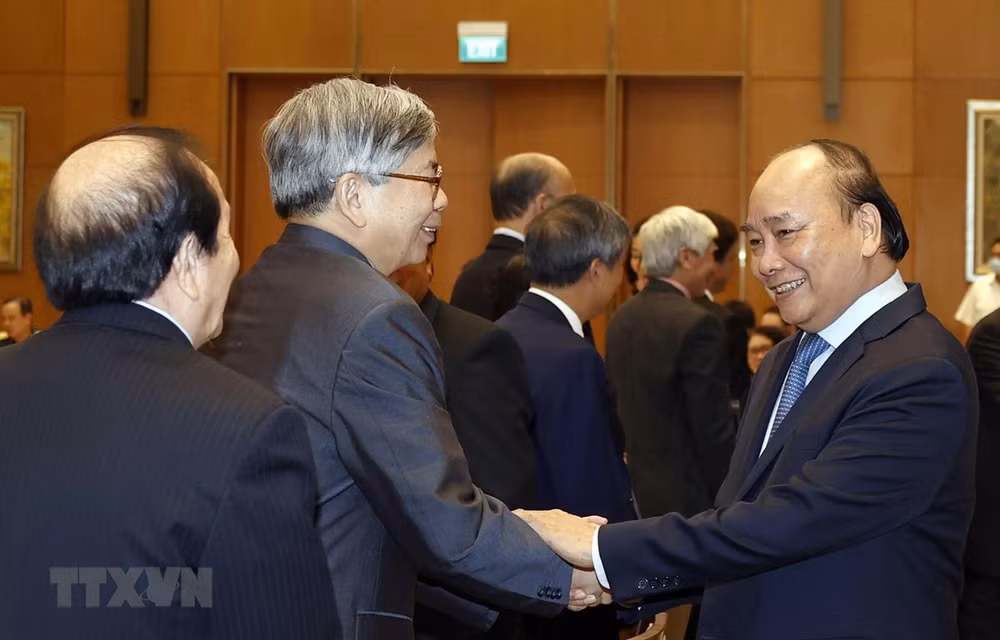 Vietnam crea condiciones para el desarrollo de los intelectuales, científicos y artistas, dice Premier ảnh 1