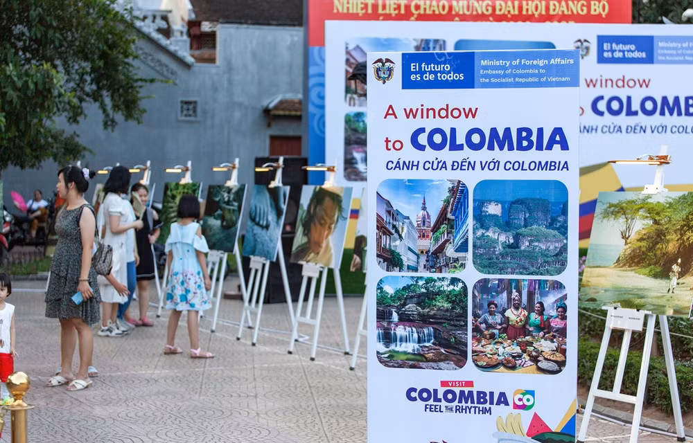 Efectúan exposición fotográfica de paisajes colombianos en Vietnam ảnh 1