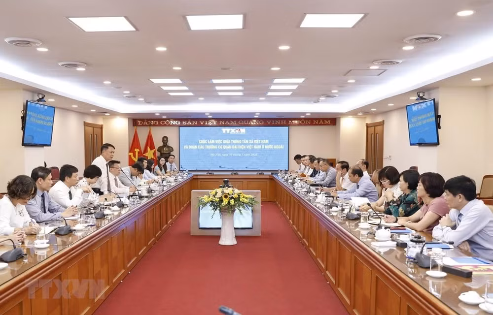 VNA y oficinas representativas vietnamitas en extranjero mejoran la cooperación de información ảnh 1