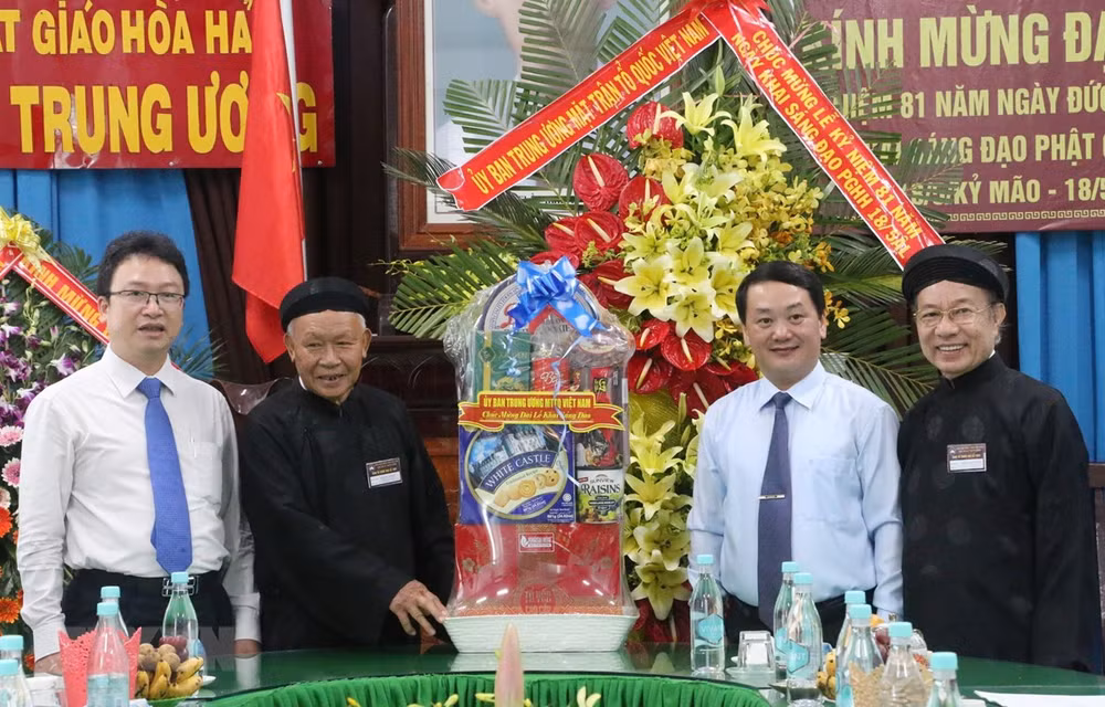 Felicitan a secta budista de Hoa Hao por aniversario 81 de su fundación ảnh 1