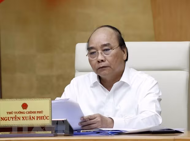 Premier de Vietnam exige mantener en alto la vigilancia ante compleja evolución del COVID-19 ảnh 1