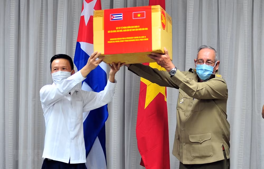 Enaltecen Vietnam y Cuba colaboración en combate al COVID-19 ảnh 1
