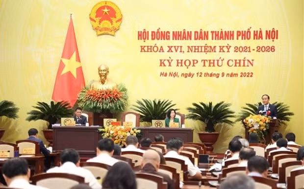 Hanoi discute temas importantes en el desarrollo socioeconómico ảnh 1