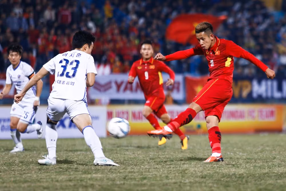 Sub-23 de Vietnam cayó ante Ulsan Hyundai de Sudcorea ảnh 1