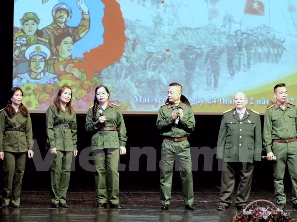Resaltan la gloriosa tradición del Ejército Popular de Vietnam en su aniversario de fundación ảnh 1