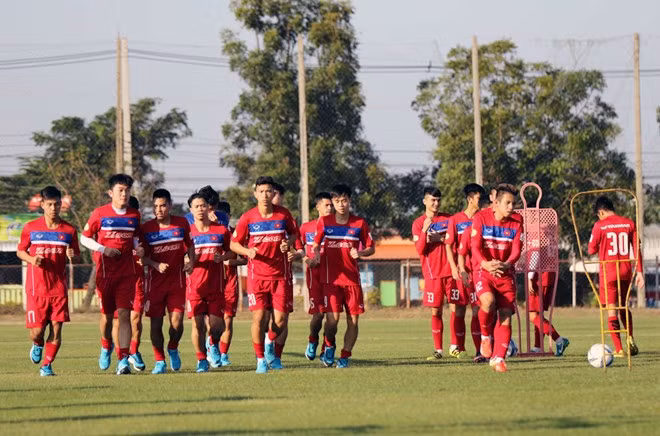 Inauguran XI Torneo internacional de fútbol sub-21 del periódico Thanh Nien ảnh 1