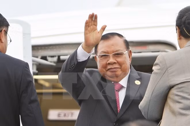 Secretario general de PPRL y presidente de Laos llega a Hanoi ảnh 1